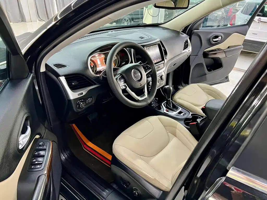Jeep Cherokee — миниатюра 10