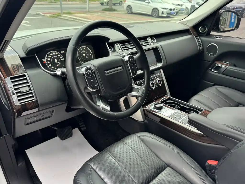 Land Rover Range Rover — миниатюра 7