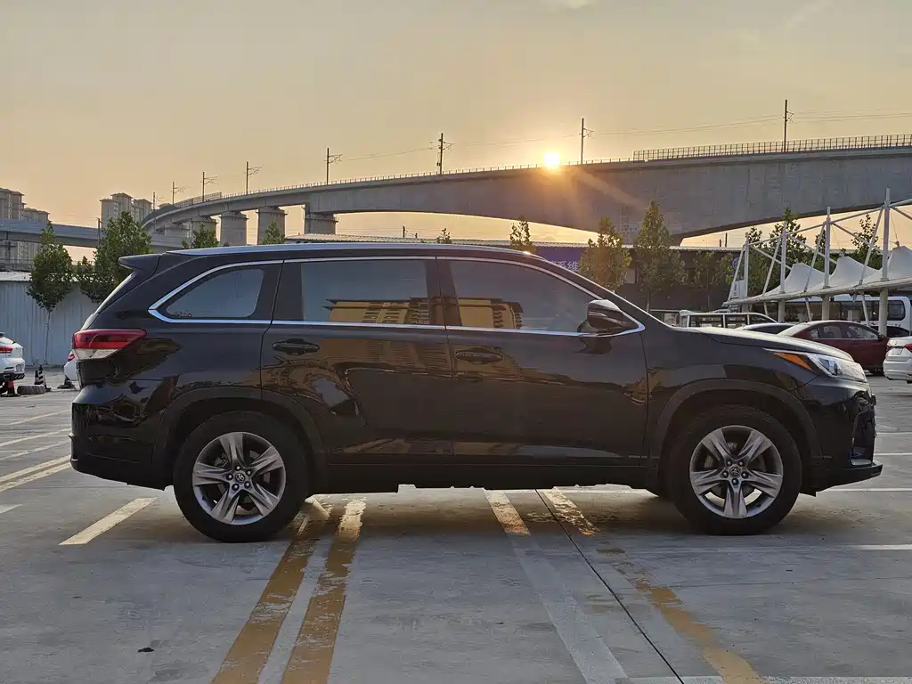 Toyota Highlander — миниатюра 8