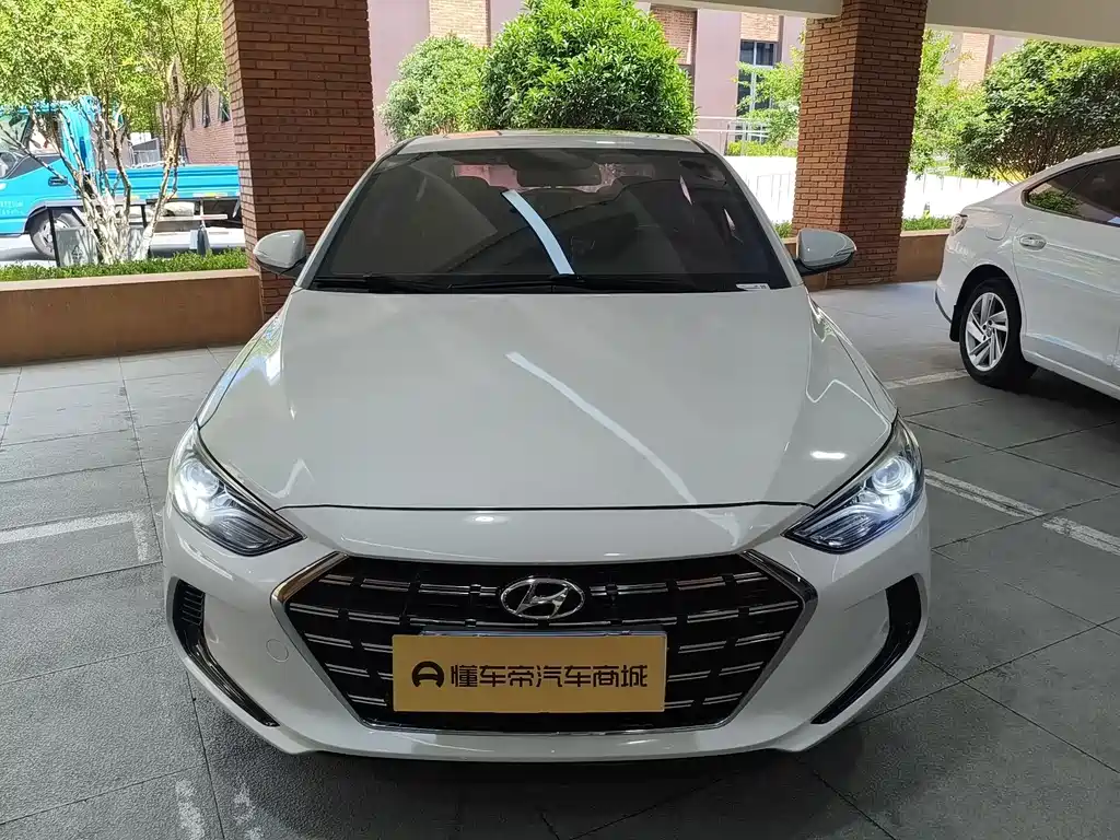 Hyundai Elantra — миниатюра 7