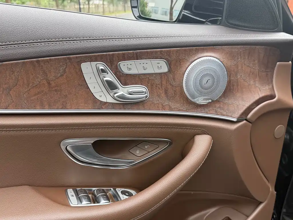 Mercedes-Benz E-Class — миниатюра 18