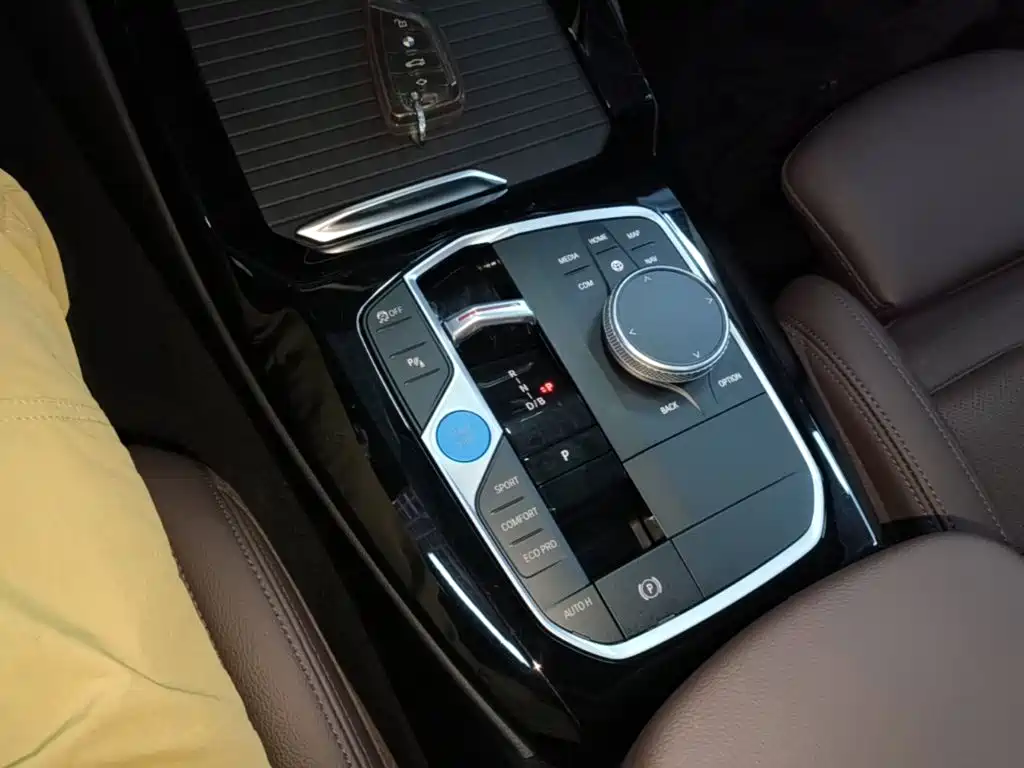 BMW iX3 — миниатюра 14