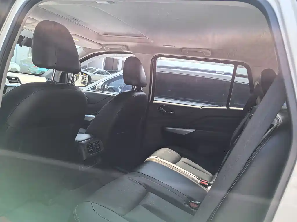 Nissan Terra — миниатюра 9