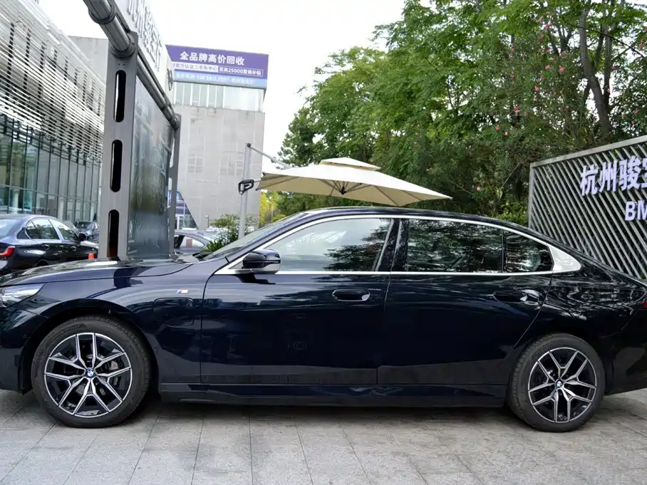 BMW i5 — миниатюра 5