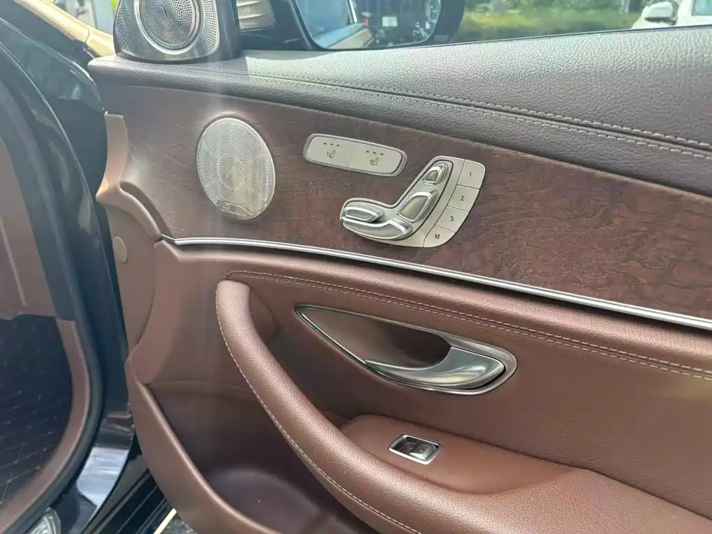 Mercedes-Benz E-Class — миниатюра 20