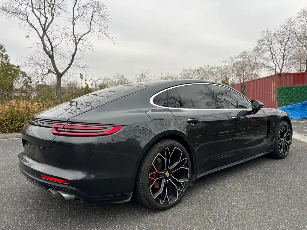 PORSCHE PANAMERA