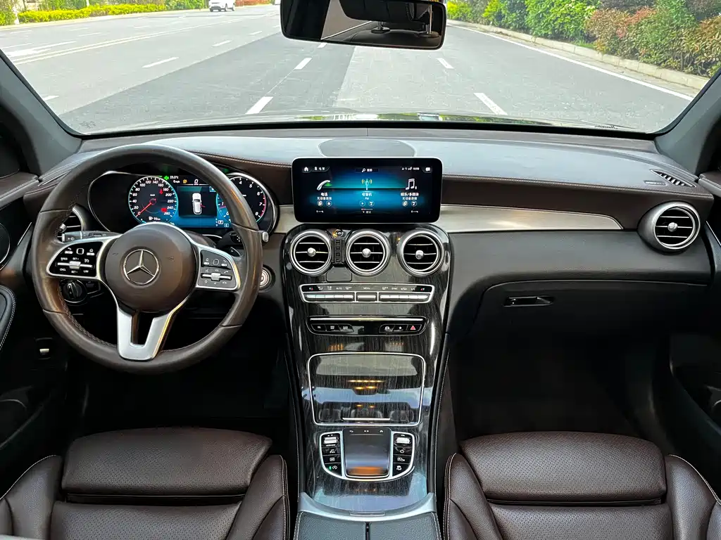 Mercedes-Benz GLC 2021 GLC 260 L 4MATIC