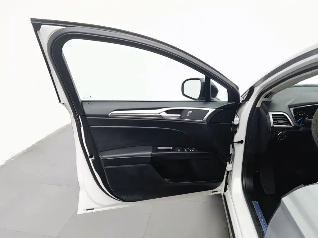 Ford Mondeo — миниатюра 8