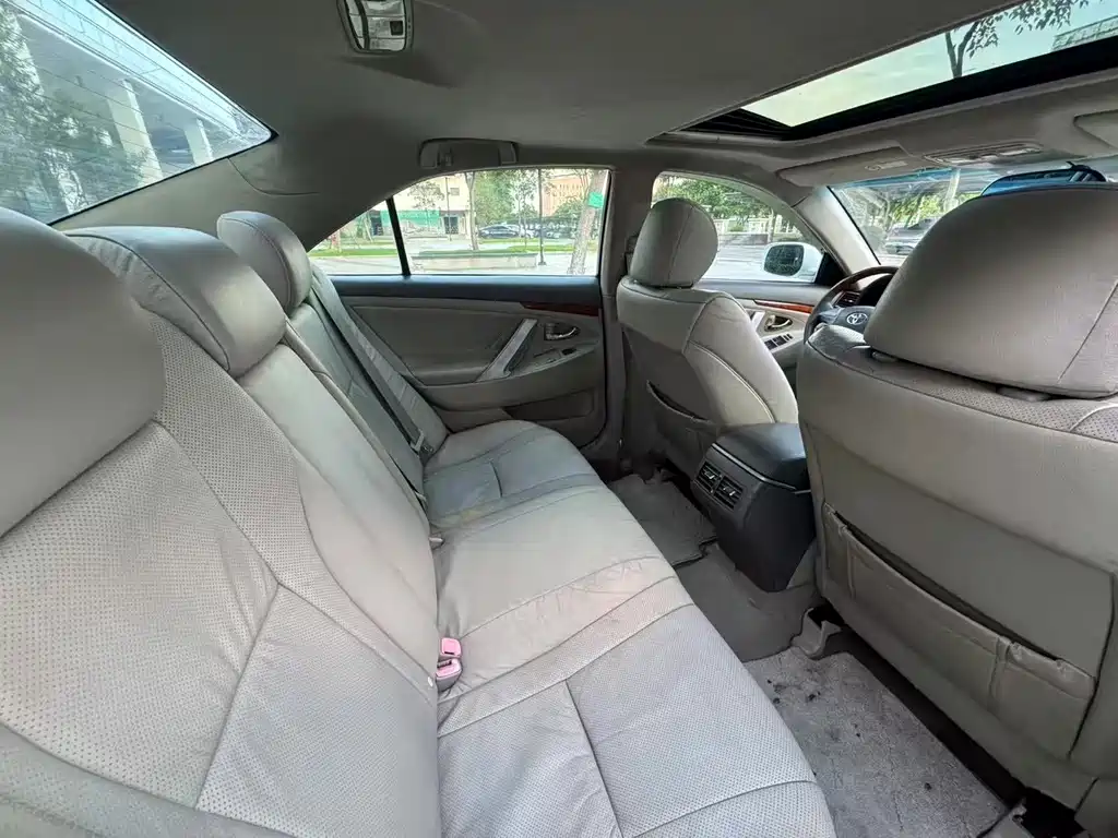 Toyota Camry — миниатюра 9