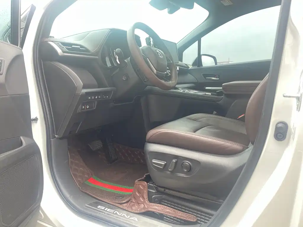 Toyota Sienna — миниатюра 15