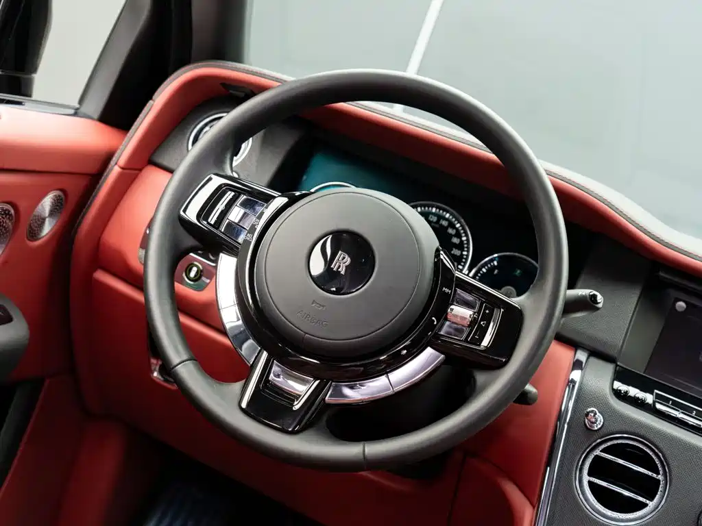 Rolls-Royce Cullinan — миниатюра 20