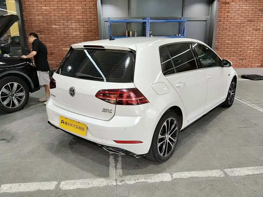 Volkswagen Golf — миниатюра 4