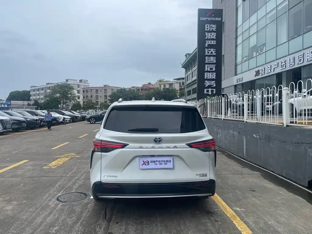 Toyota Sienna — миниатюра 6