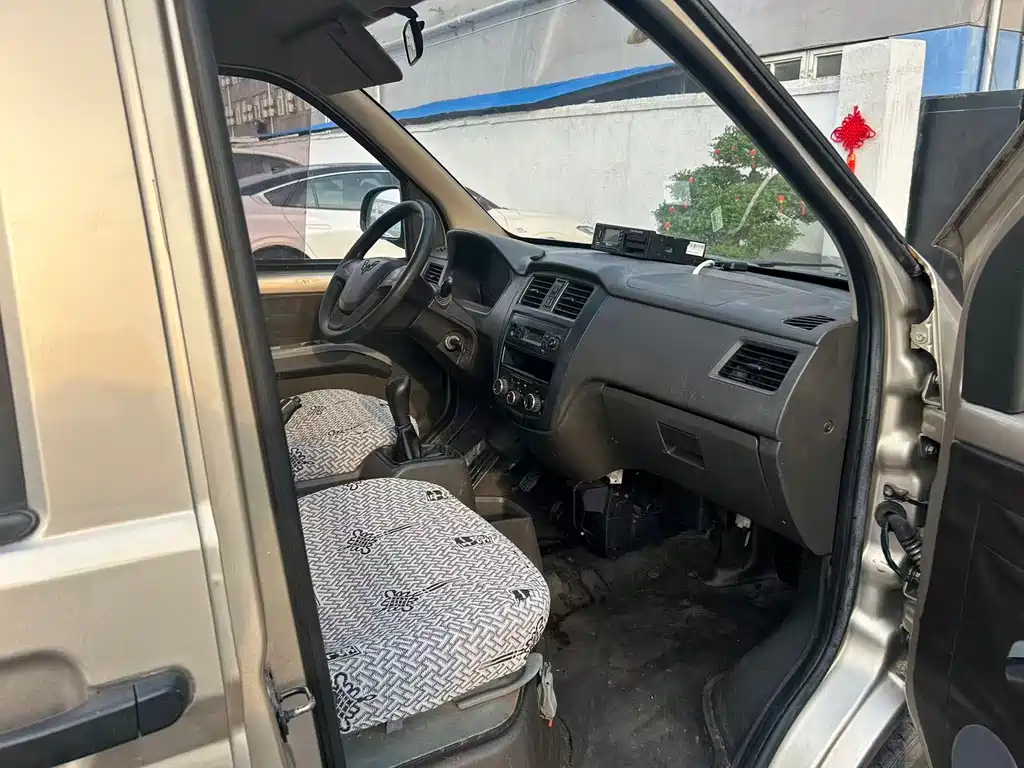 Wuling Rongguang — миниатюра 10