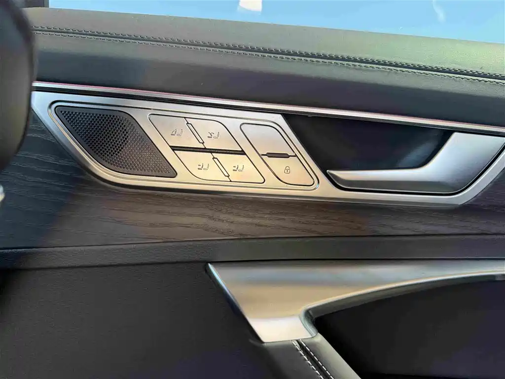 Audi A6L — миниатюра 5