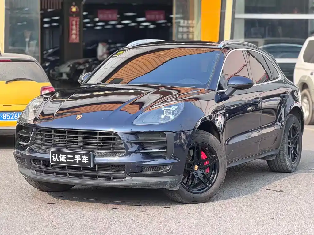 PORSCHE MACAN