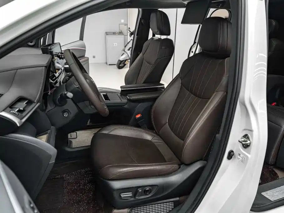 Toyota Granvia — миниатюра 23