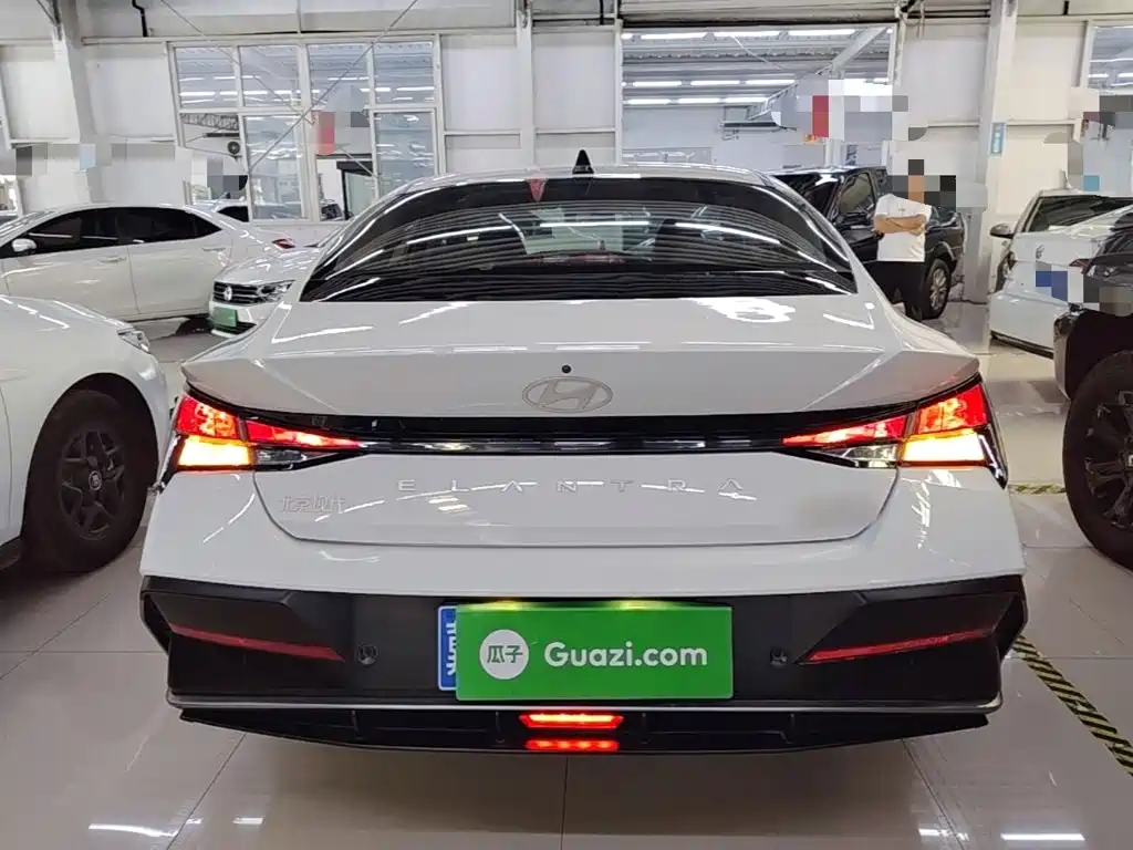 Hyundai Elantra — миниатюра 6