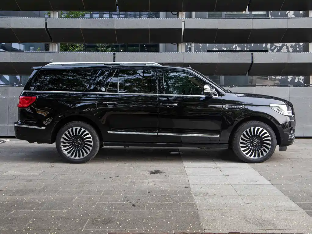 Lincoln Navigator — миниатюра 5