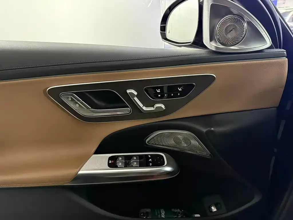 Mercedes-Benz E-Class — миниатюра 9