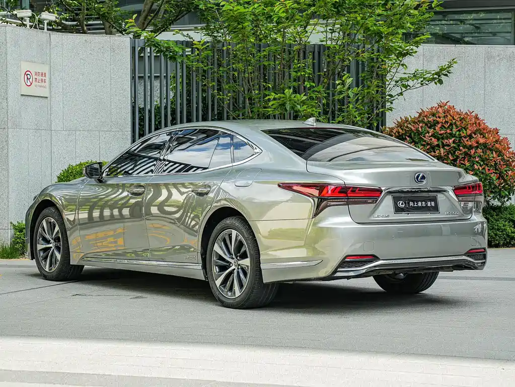 Lexus LS 2021 500h