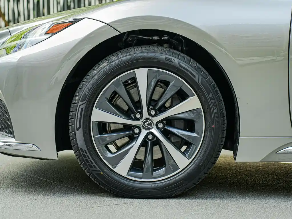 Lexus LS 2021 500h