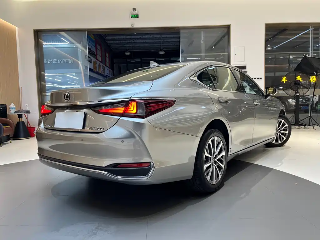 Lexus ES 2023 200