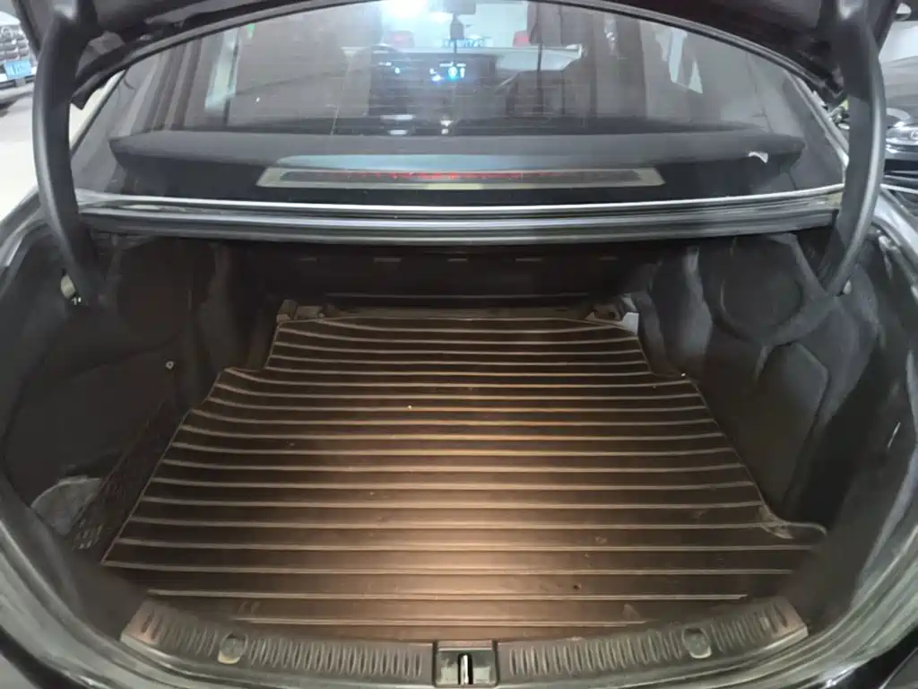 Mercedes-Benz E-Class — миниатюра 19