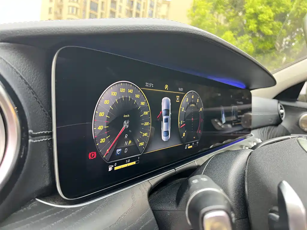 MERCEDES-BENZ E CLASS