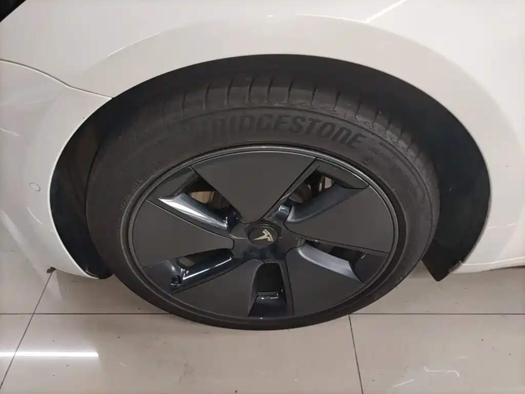 Tesla Model 3 — миниатюра 23