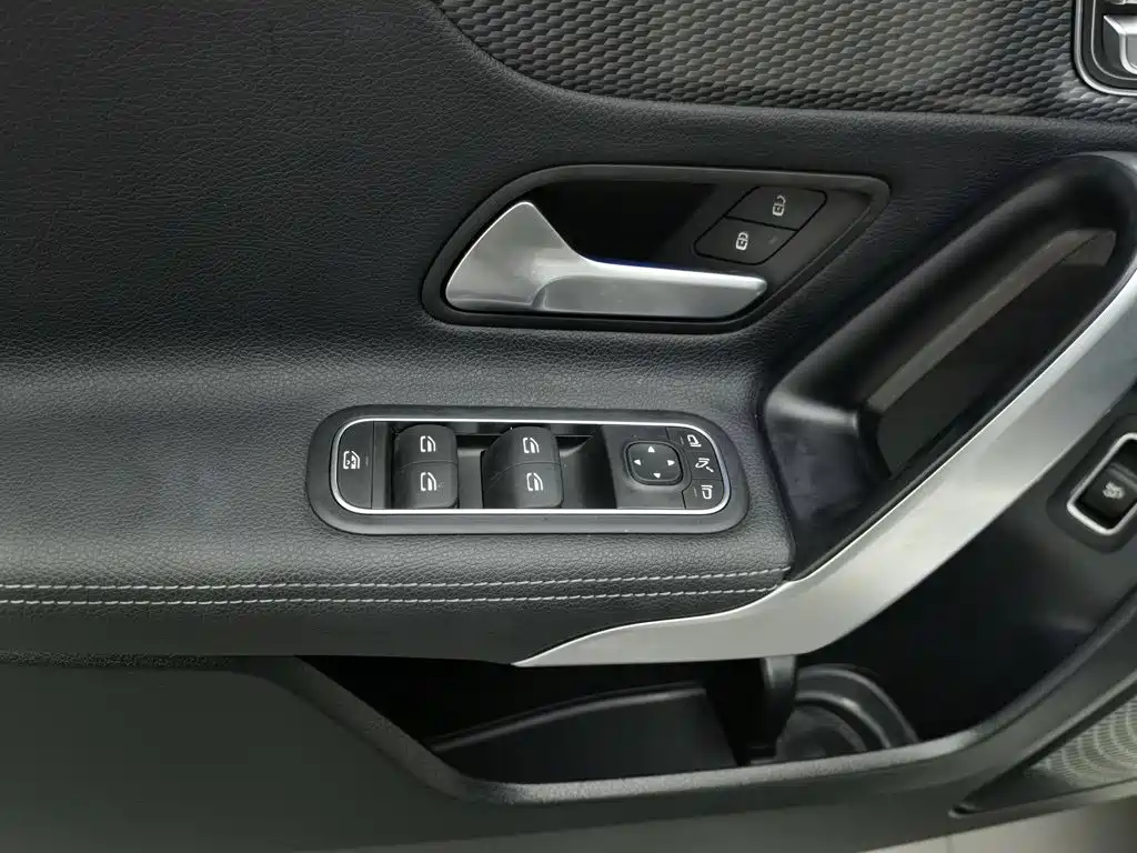 Mercedes-Benz A-Class — миниатюра 9