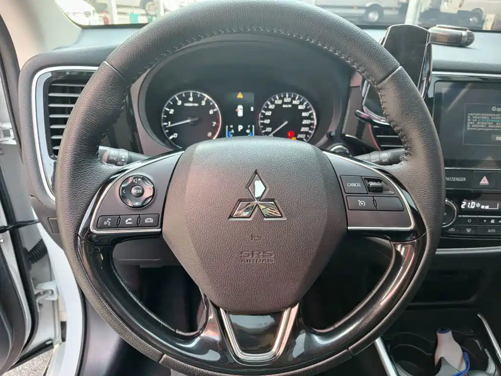 Mitsubishi Outlander — миниатюра 11