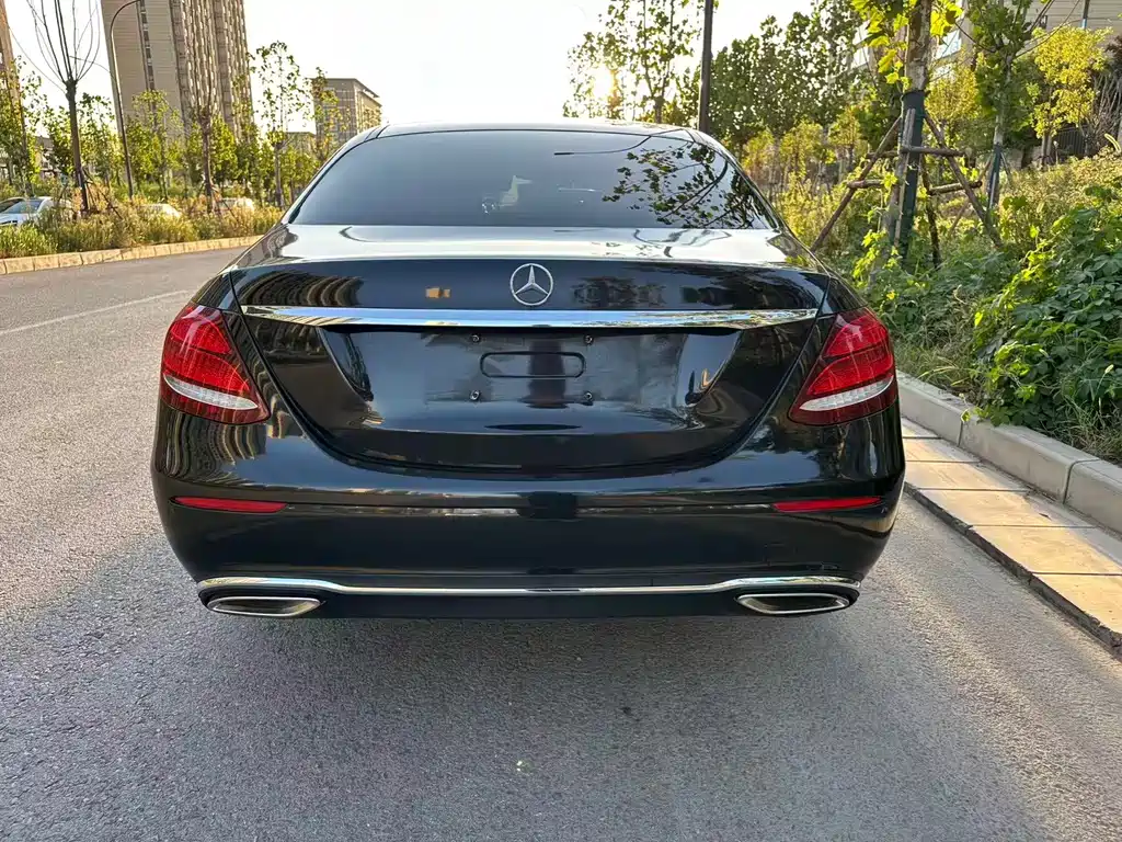 Mercedes-Benz E-Class — миниатюра 8