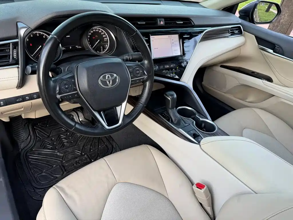 Toyota Camry — миниатюра 5