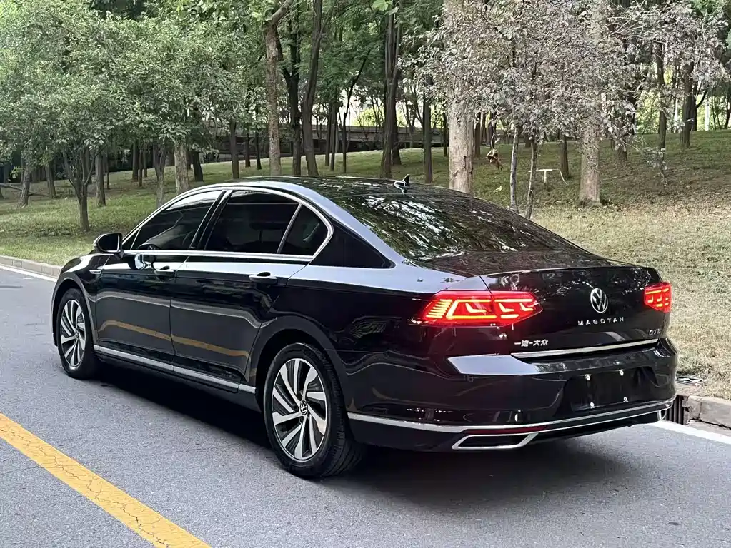 Volkswagen Magotan PHEV — миниатюра 4