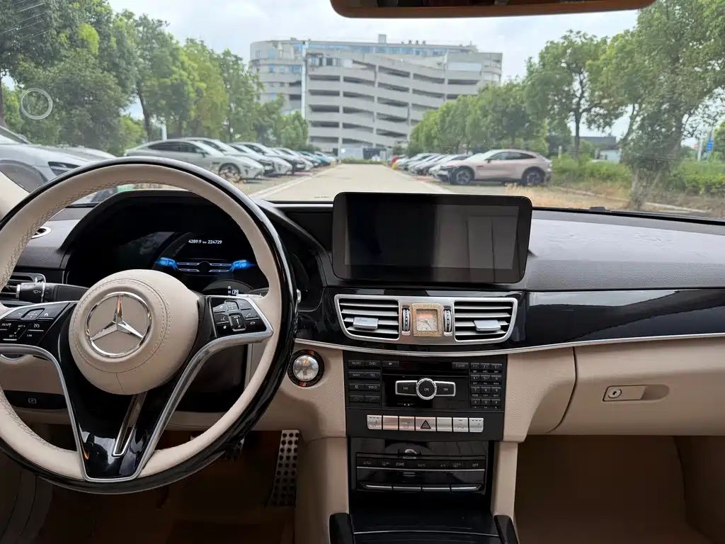 Mercedes-Benz E-Class — миниатюра 18