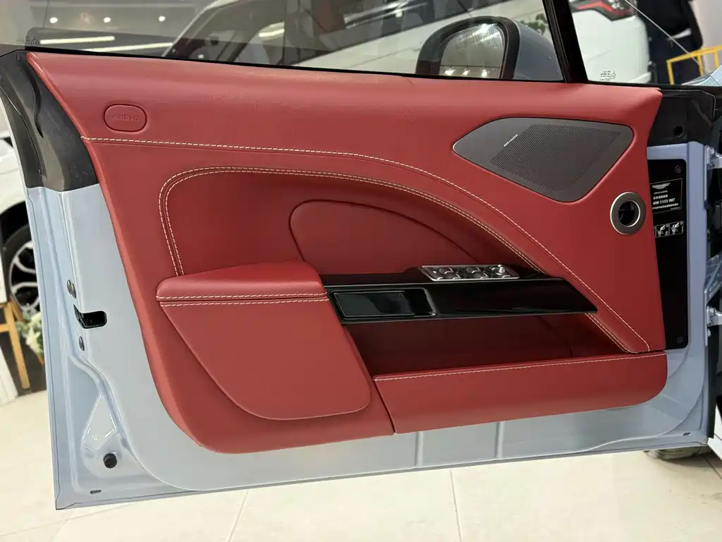 Aston Martin Rapide — миниатюра 9