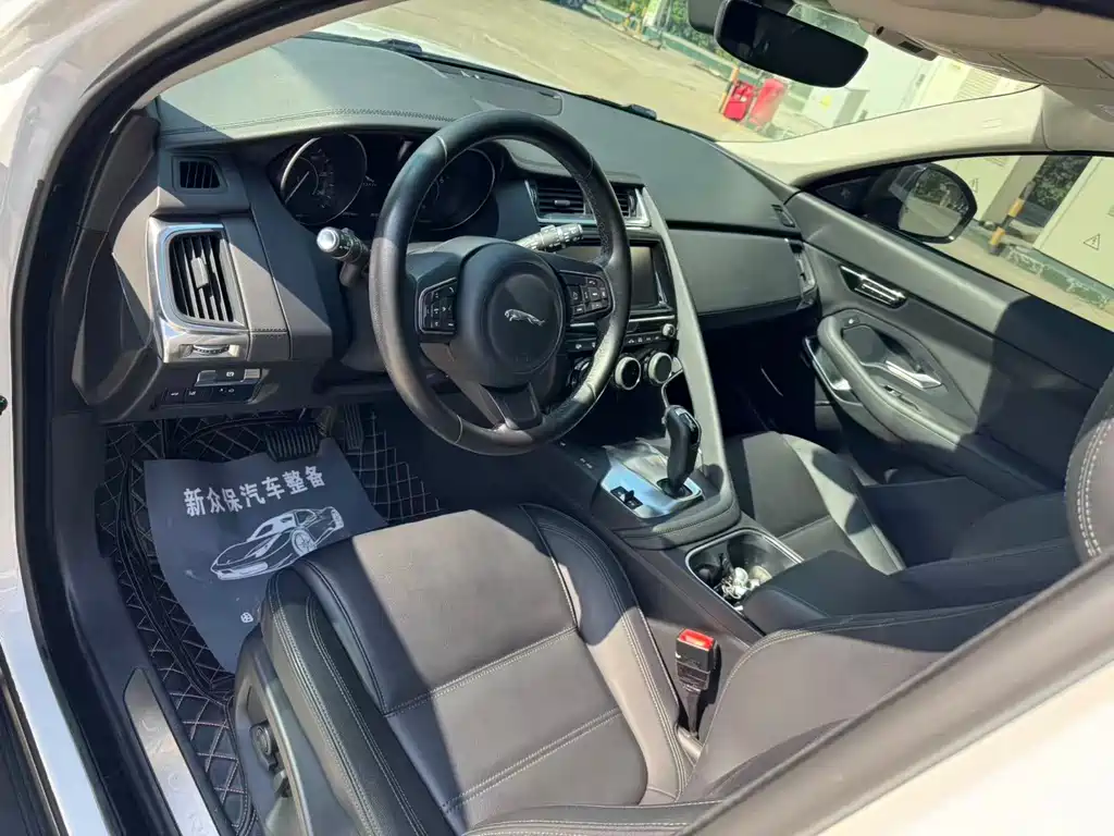 Jaguar E-PACE — миниатюра 9