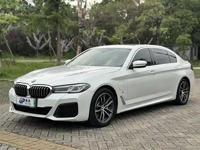 BMW 5-Series — фото 1