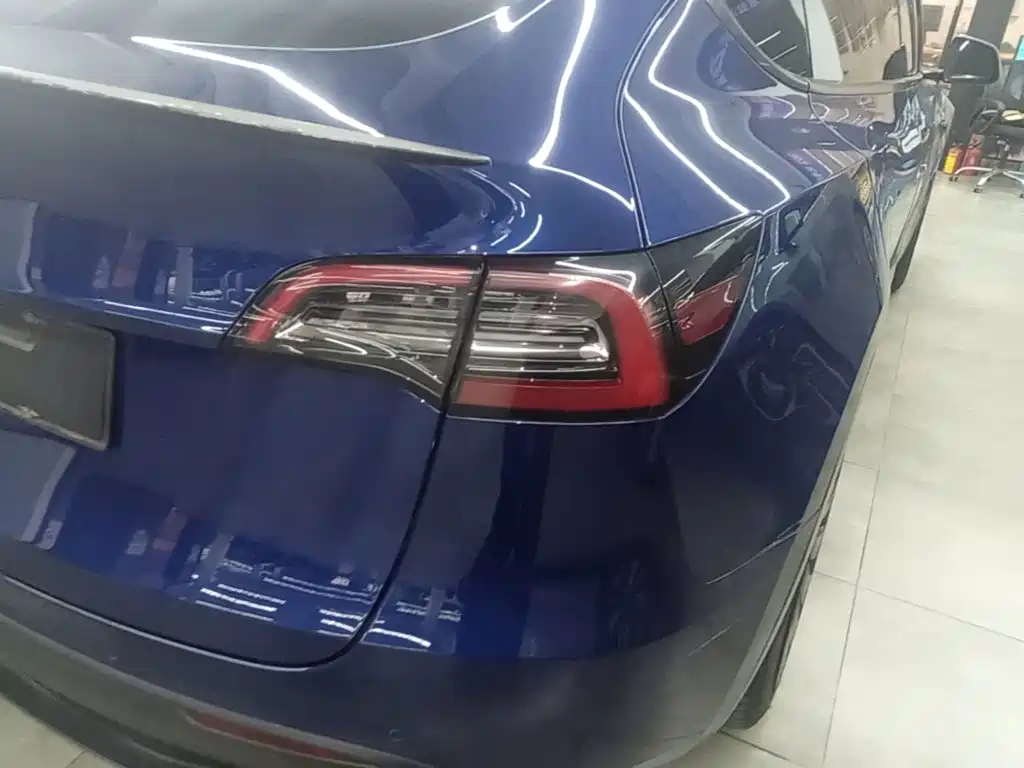 Tesla Model Y — миниатюра 8