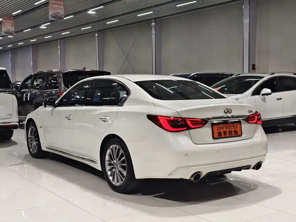 INFINITI Q50L