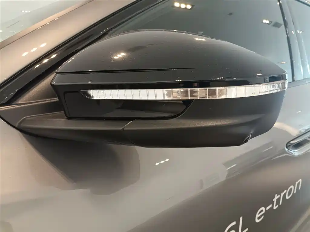 Audi Q6L e-tron — миниатюра 12