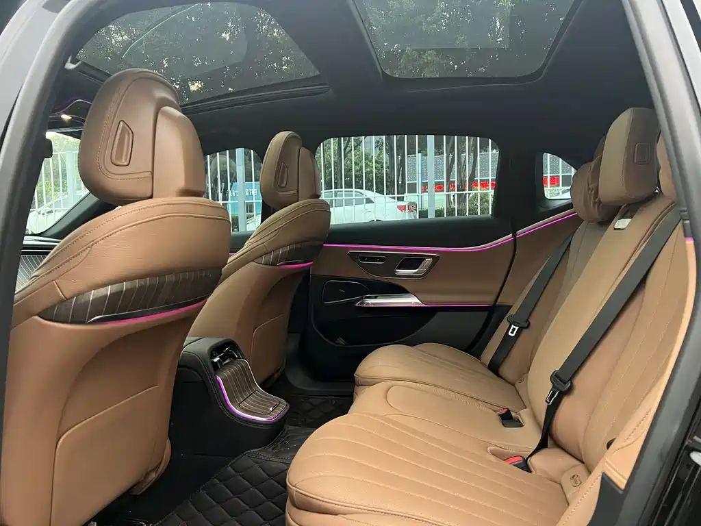 Mercedes-Benz E-Class — миниатюра 12
