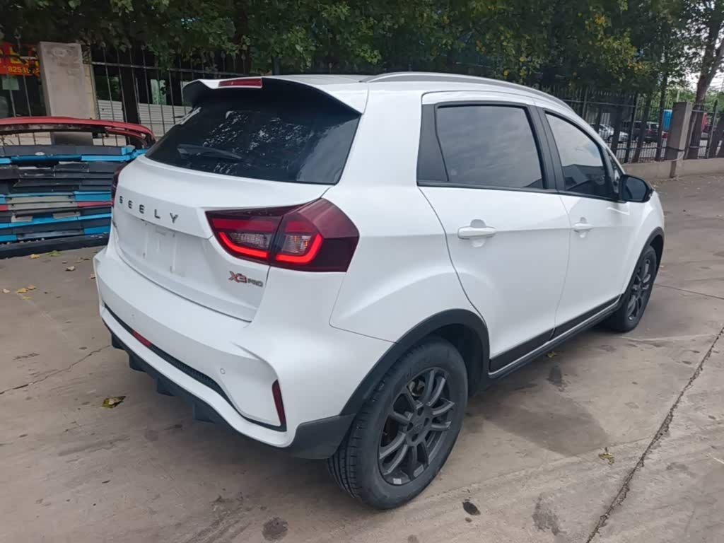 Geely Vision X3 1.5 л 2021 г. Белый, пробег 43600 км