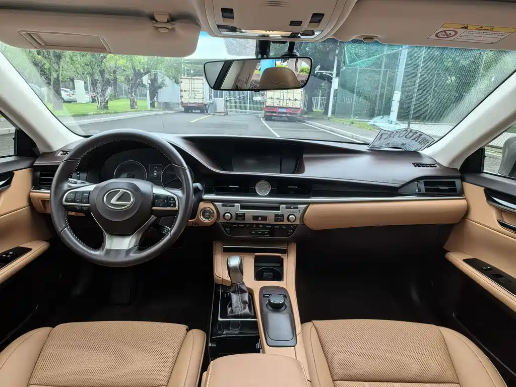 Lexus ES — миниатюра 12