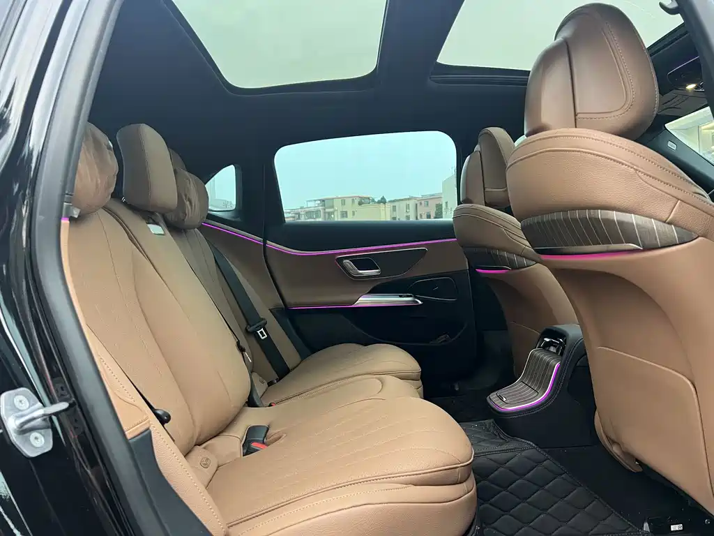 Mercedes-Benz E-Class — миниатюра 11