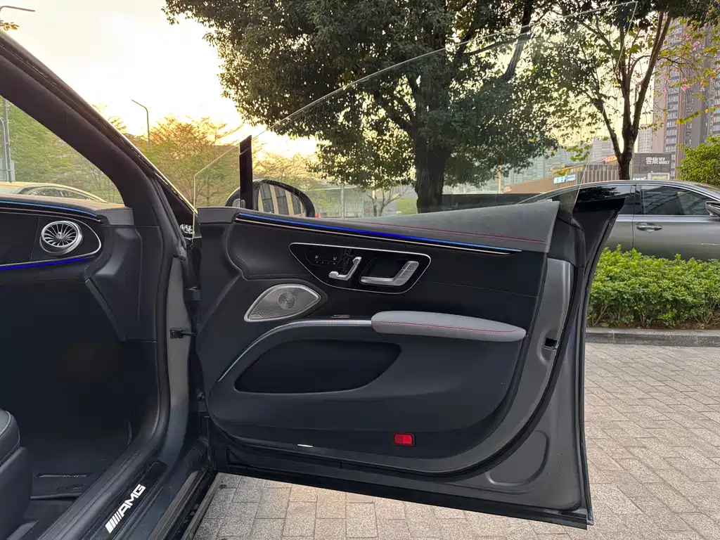 MERCEDES-BENZ EQS AMG