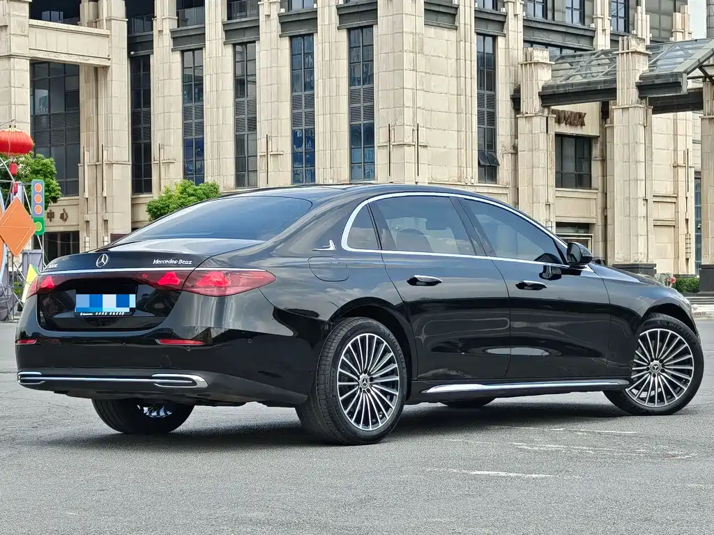 Mercedes-Benz E-Class — миниатюра 6