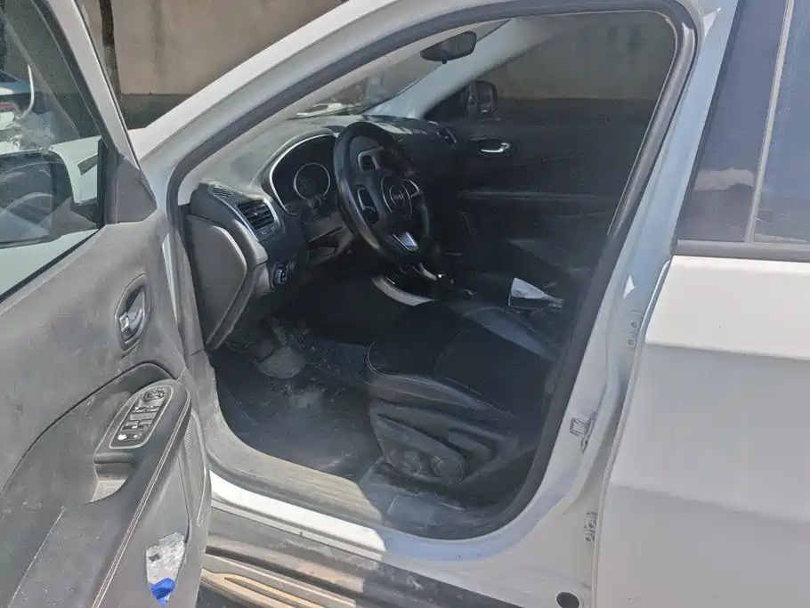 Jeep Compass — миниатюра 9