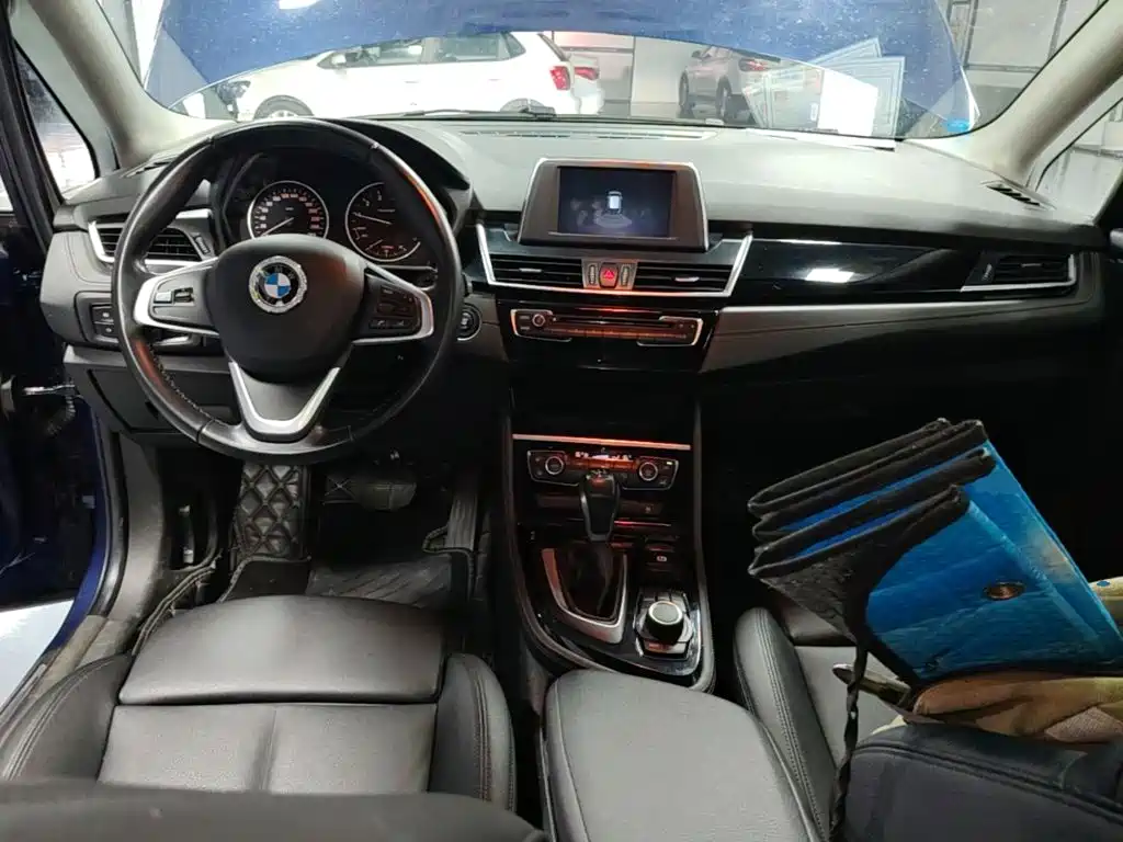 BMW 2 Series Active Tourer — миниатюра 10